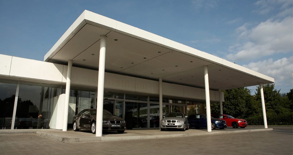 Verkaufsüberdachung in Krefeld für ein Autohaus
