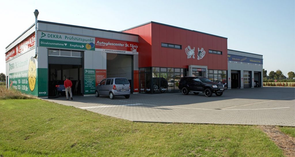 Verkaufshalle und Montagehalle in Toenisvorst